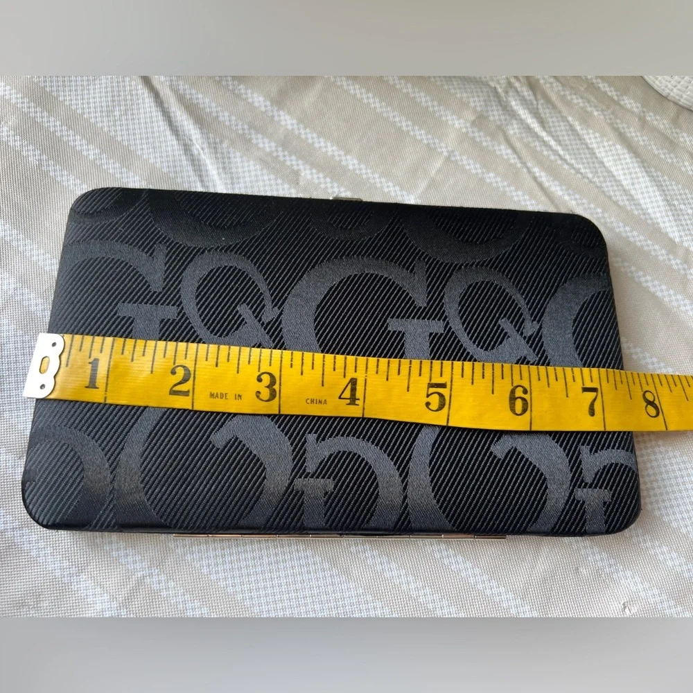 🌸4/$25 Black “G” snap wallet/clutch
